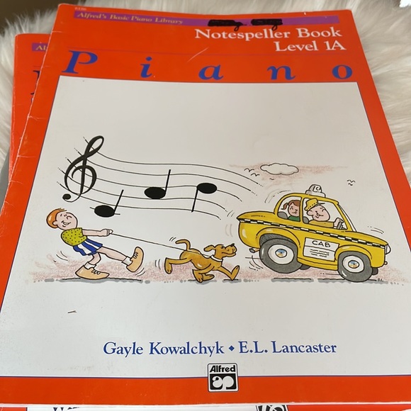 Alfred’s Basic Piano Library Beginner Lesson Books - Picture 8 of 10